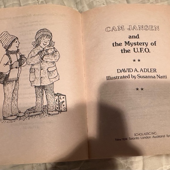 Cam Jansen and the mystery of the U.F.O - Picture 2 of 9